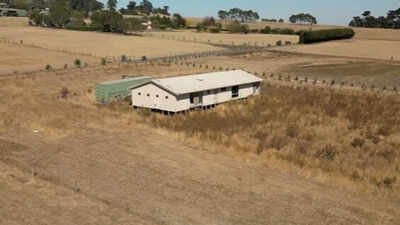 Australian couple spent 0,000 building their retirement home; it was constructed on the wrong block and later had to be moved 100 metres | World News