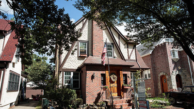 Donald Trump’s childhood home was bought for $835,000 in 2025; after a $500,000 renovation, it has sold for $1.93 million