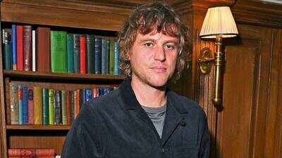 Harry Potter star Johnny Flynn says private schools should be ‘burnt to the ground’ after ‘traumatic’ experience at Winchester’s Pilgrims’ School; therapy helped him understand ‘boarding school syndrome’ |