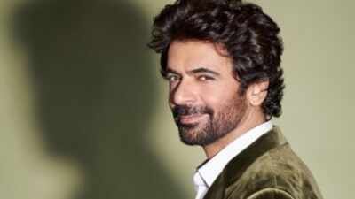 Sunil Grover House: INSIDE Sunil Grover’s Rs 2.5 crore Mumbai home; double-height living room with city views; hand-painted murals and unique dining setup |