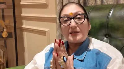 Sunita Ahuja: ‘Janwaron se pyaar karo, Dhokebaaz hote hai insaan ’ REACTS Sunita Ahuja after Govinda’s Lalbaugcha Raja visit with Komal Rani Swarnkar | Hindi Movie News