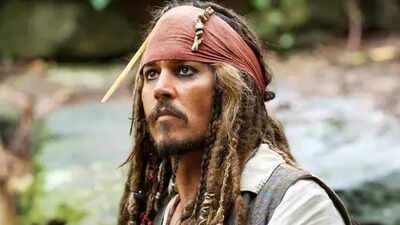 In 2004, Johnny Depp bought the Bahamian islands while filming ‘Pirates of the Caribbean’ for USD 3.6 million and named the private beaches after his loved ones﻿ |