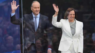 Break-in attempt at Kamala Harris’ Malibu house; woman intercepted by security