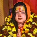 Mamta Kulkarni returns to her 90s avatar, dances To ‘Koi Jaaye To Le Aaye’, viral video leaves internet saying ‘Yeh toh sanyasi ho gayi thi’ | Hindi Movie News