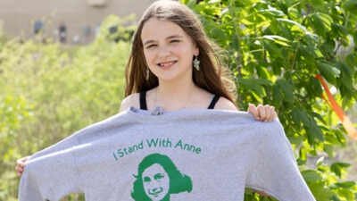 Meet Natalie Flaherty, the Minnesota girl who turned a 2023 Halloween idea into an anti-hate campaign distributing 100,000+ bracelets across 50+ countries; now the 12-year-old has won a $10,000 national Young Hero prize