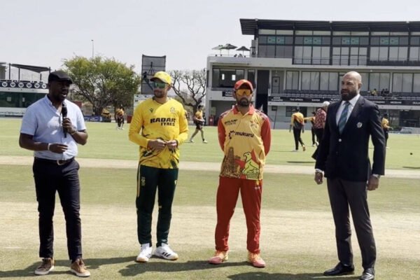 South Africa 154/1 in 15.1 Overs