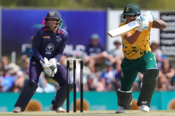South Africa 25/0 in 2.4 Overs