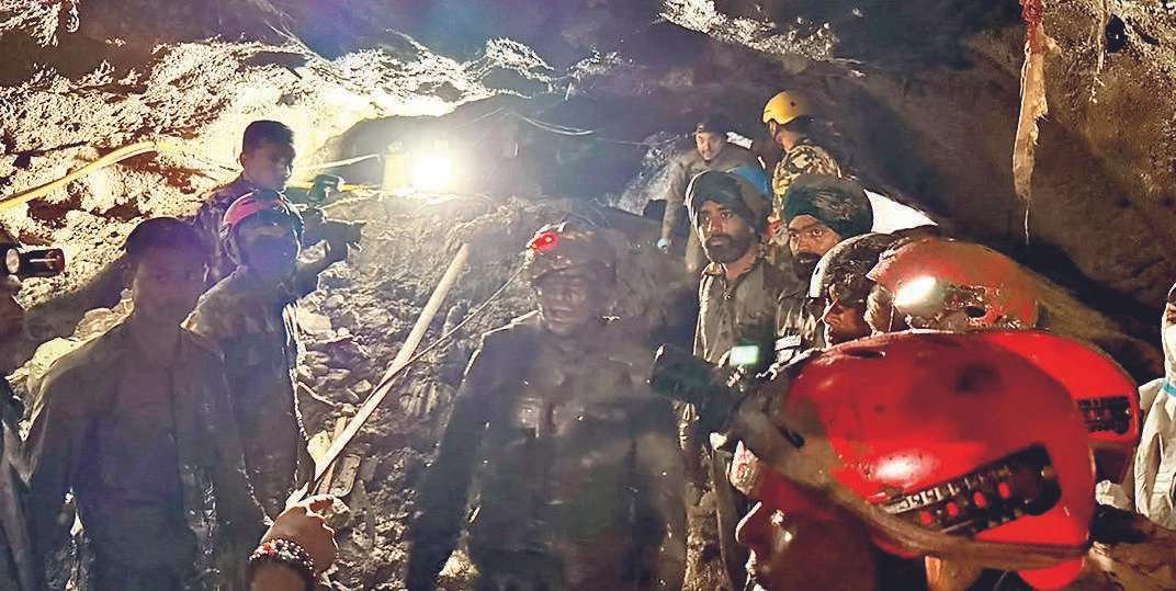Nepal adds 1,000 to flood missing list, count tops 6,100; 10 bodies found at 2 hydel tunnels