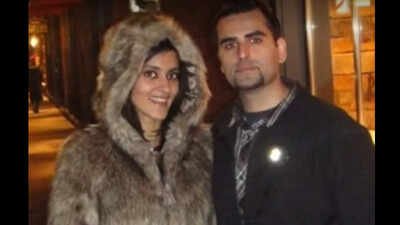 US billionaire sent wife to Pakistan, secretly divorced her under Sharia law, paying only . 13 years later, Texas Supreme Court cancels foreign talaq