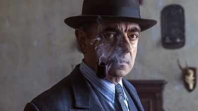In 2006, Rowan Atkinson spent GBP 2.6 million to create his own glass mansion; 16 years later, the actor finally came back home |
