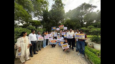 Ex-India captain Asunta Lakra leads protest against Hockey India officials | Hockey News