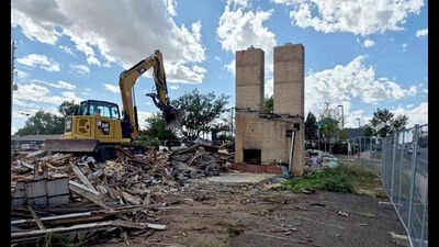 Cheyenne’s Twin Chimneys motor court stood for almost 90 years; this week its landmark chimneys fell in about 30 seconds to make way for a drive-thru coffee shop