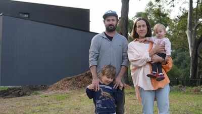In 2024, Australian couple bought a 1,840-sq-m block to live next door to family; two years later, council says two modular homes make an ‘estate’, leaving them paying rent and mortgage on a home they can’t build