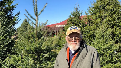 Illinois farmer John Dollinger’s family hosted 10 wind turbines across 800 acres; payments began at $10,000 per turbine a year and, by 2025, had risen to about $120,000 annually across the farm