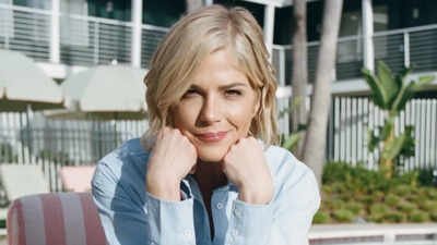 Selma Blair’s rep releases an official statement a week after the star’s airport arrest: ‘There is much more to this story…’ |