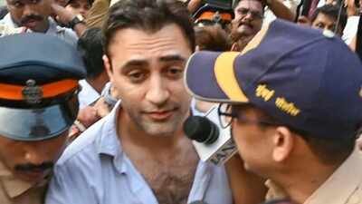 Imran Khan seeks urgent stay on notice to leave India by October 28, moves to Bombay High Court: Report |