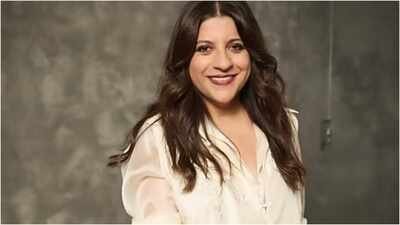 Zoya Akhtar spotted at Tiger Shroff’s home after firing incident, speaks to police officer |