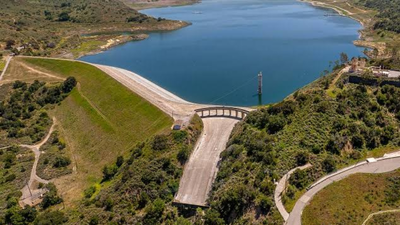 In 1933, California built Santiago Creek Dam to create Irvine Lake; 93 years later, the 750-acre reservoir is being lowered ahead of a five-year project that will drain it entirely before rebuilding key dam structures