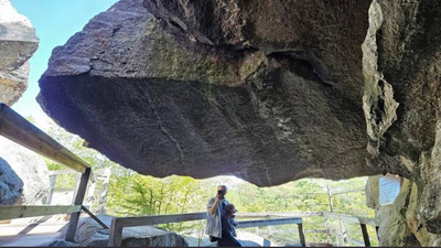 An 80-ton boulder that had hung above visitors at New Hampshire’s Polar Caves since the park opened in 1922 collapsed on the final day of the 2026 season, smashing a walkway but injuring no one