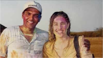 ‘Lagaan’ turns 25: Rachel Shelley shares unseen BTS pictures with Ashutosh Gowariker, hails him as ‘director extraordinaire’ |