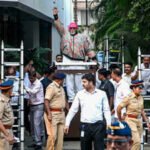 Amitabh Bachchan tightens security outside Jalsa after bomb threat; son Abhishek Bachchan joins him on Sunday Darshan |