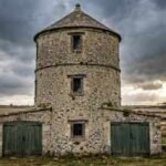 Built in 1800 and believed to have been used by British troops to spot French soldiers out at sea, a 10-foot-wide tower near Brighton is now a one-bedroom home for £200,000 | World News