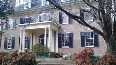 An Atlanta mansion built in 1924 for Thomas Jefferson’s great-great-grandson faced demolition; in 2013, its new owners cut the 8,000-sq-ft home in two and moved it about 2 miles to save it
