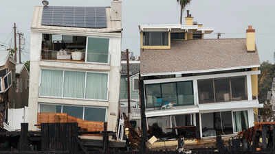 Hurricane Simon pounds Mexico’s Pacific coast; Rachel’s remnants flood US Southwest