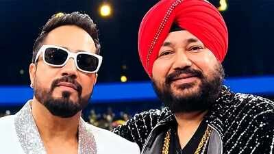 Daler Mehendi did kirtans in Gurudwara before making it big in the industry, revealed Mika Singh: ‘Now we have earned wealth, and I make sure to have 24/7 paath’ | Hindi Movie News