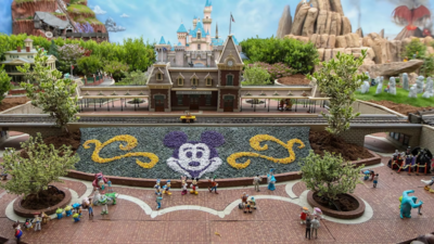 In 1999, an Anaheim architect began building a backyard Disneyland; 27 years later, his miniature world includes a garden railroad and a 350-LED light show | World News