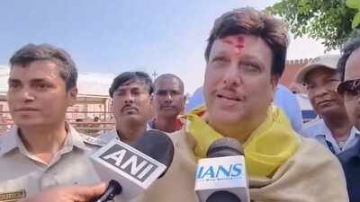 Govinda offers prayers at Puri Jagannath Temple, seeks blessings for his children – WATCH |
