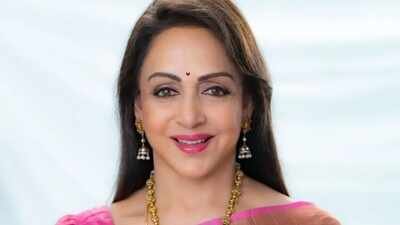 Hema Malini regrets MISSING Nana Patekar’s last call; actress says, ‘Couldnt answer, I was travelling’ | Hindi Movie News