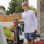 Meet Hudson Lightfoot, the 16-year-old Orillia teen who started window cleaning with a bucket and squeegee at 13, then grew it to 125 clients, hired employees and won a ,000 business grant