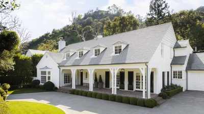 In 2011, Judy Garland’s former Bel-Air home sold for $5.2 million; after successive renovations, the 1938 house on nearly 2.7 acres changed hands again for $11.1 million in July 2024