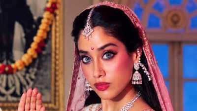 Janhvi Kapoor recreates mother Sridevi’s iconic ‘Nagina’ look for Halloween with Orry as Rishi Kapoor: ‘Had to recreate one of the most iconic movie moments everrrrr’ | Hindi Movie News