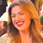 Brooklyn store shares their side of the story of Kelly Clarkson’s ‘unfair’ treatment claim over ,000 singing bird: ‘Permanently attached to the wall and isn’t for sale’ |