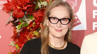 Meryl Streep once owned a 1954 Hollywood Hills research house with expansive glass walls, a double-height living room and a pool courtyard; Alex Rodriguez bought it for $4.8 million﻿ |