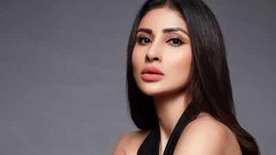 Mouni Roy turns 41; says ‘I know who’s mine’; celebrates with close friends; after separation from Suraj Nambiar | Hindi Movie News