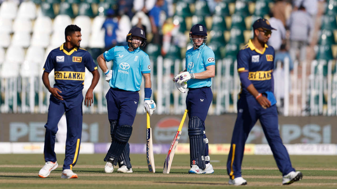 England 8/0 in 2.1 Overs