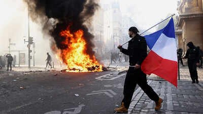 France students’ unrest: 70,000 police deployed, Paris museums closed ahead of fresh weekend protests
