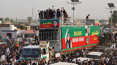 Imran Khan: Another showdown brewing in Pakistan? Imran Khan supporters hit streets after talks fail