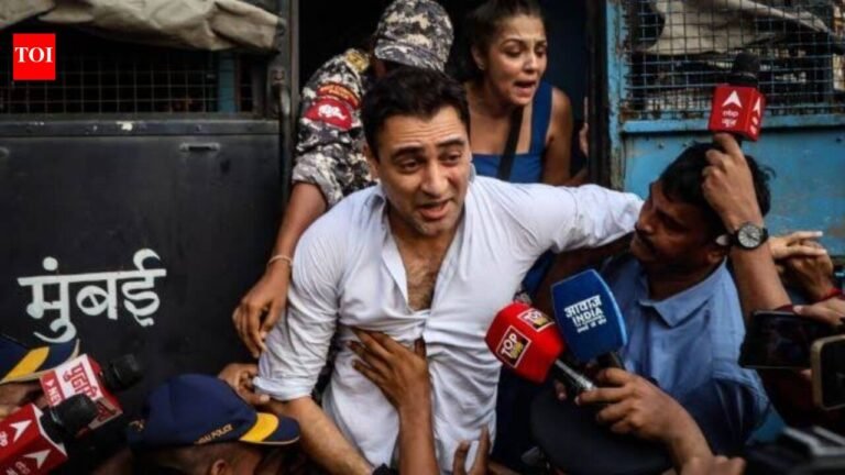 Imran Khan asked to leave India by October 28 by Mumbai police for participating in CJP protests despite being a non-Indian citizen, as per provisions of the Immigration Act |