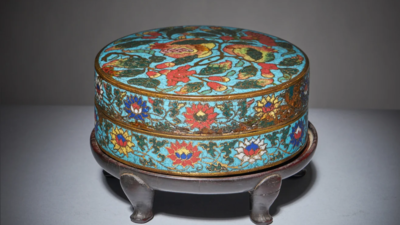 In 1946, a collector bought a Ming-era cloisonné pomegranate box for £19; 77 years later, it was found in an attic, auctioneers expected £6,000 to £10,000 before bidding pushed it to £288,000 | World News