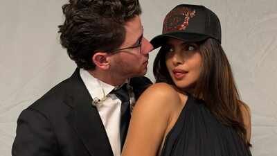 Priyanka Chopra and Nick Jonas pose for loved-up picture together; couple share an intimate moment backstage at ‘Burning Up’ tour |