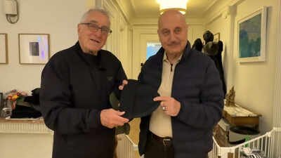 Robert De Niro hosts Anupam Kher for lunch in US with partner Tiffany Chen; Bollywood actor says, ‘Fortunate to call you my friend’ |