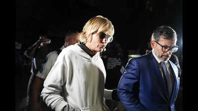 Selma Blair’s lawyers call her ‘gold standard’ after she assaulted Delta staff and then a cop; Judge Indira Khan says no special treatment for a celebrity
