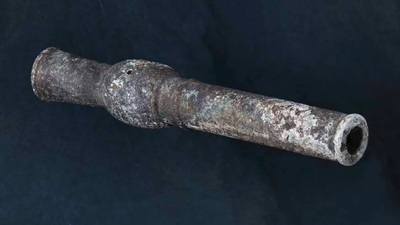 Soldiers looking for land mines in South Korea have found the country’s oldest gun, a 600-year-old inscribed bronze tube used to fire gunpowder-propelled arrows