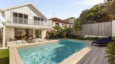 In 2015, a North Bondi beach house sold for A million; 11 years later, it fetched A.4 million; records now reveal Nando’s billionaire owner Richard Enthoven as the mystery buyer