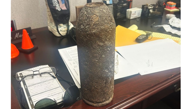 A Texas man used this Civil War relic as a paperweight for years; bomb experts later found it was actually a live explosive | World News