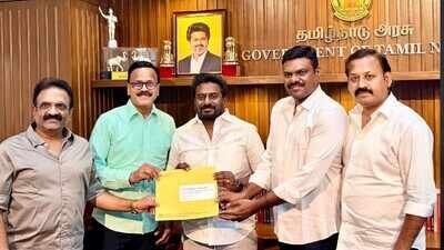 Tamil Nadu theatre owners seek 6 am shows, 2 am screenings; Vijay’s government to review the demands of the industry | Tamil Movie News